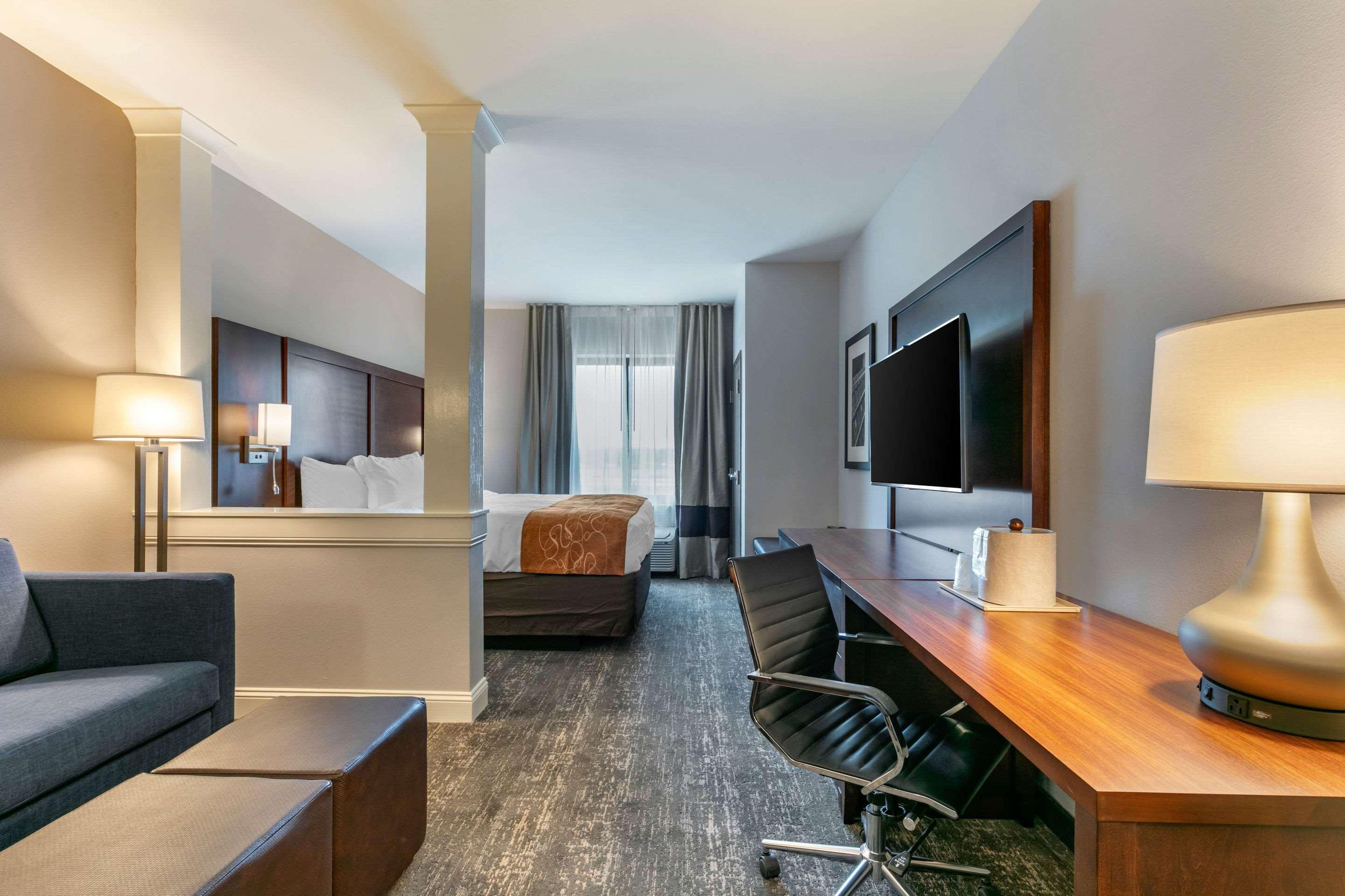 Comfort Suites North テューペロ エクステリア 写真