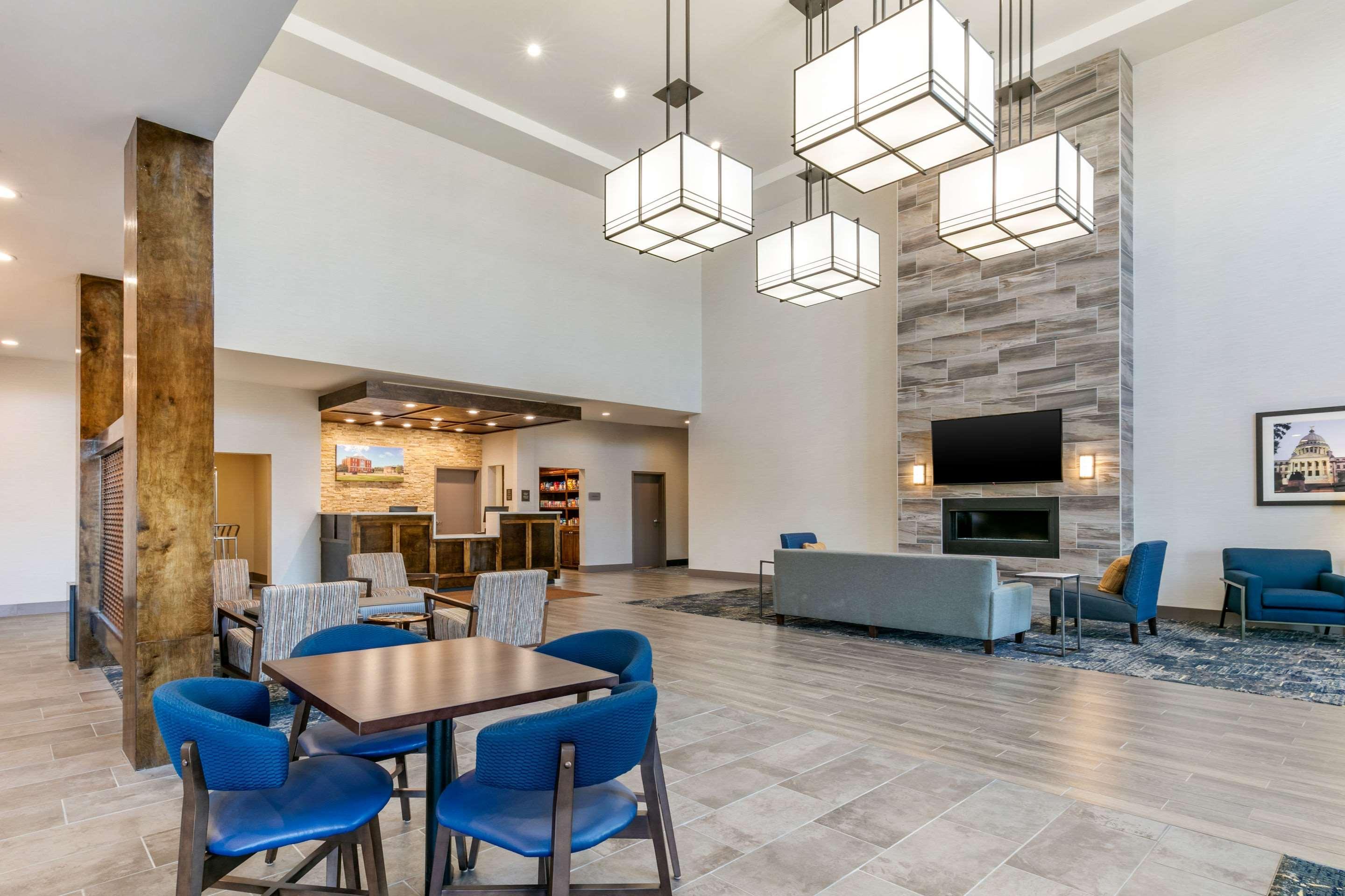 Comfort Suites North テューペロ エクステリア 写真