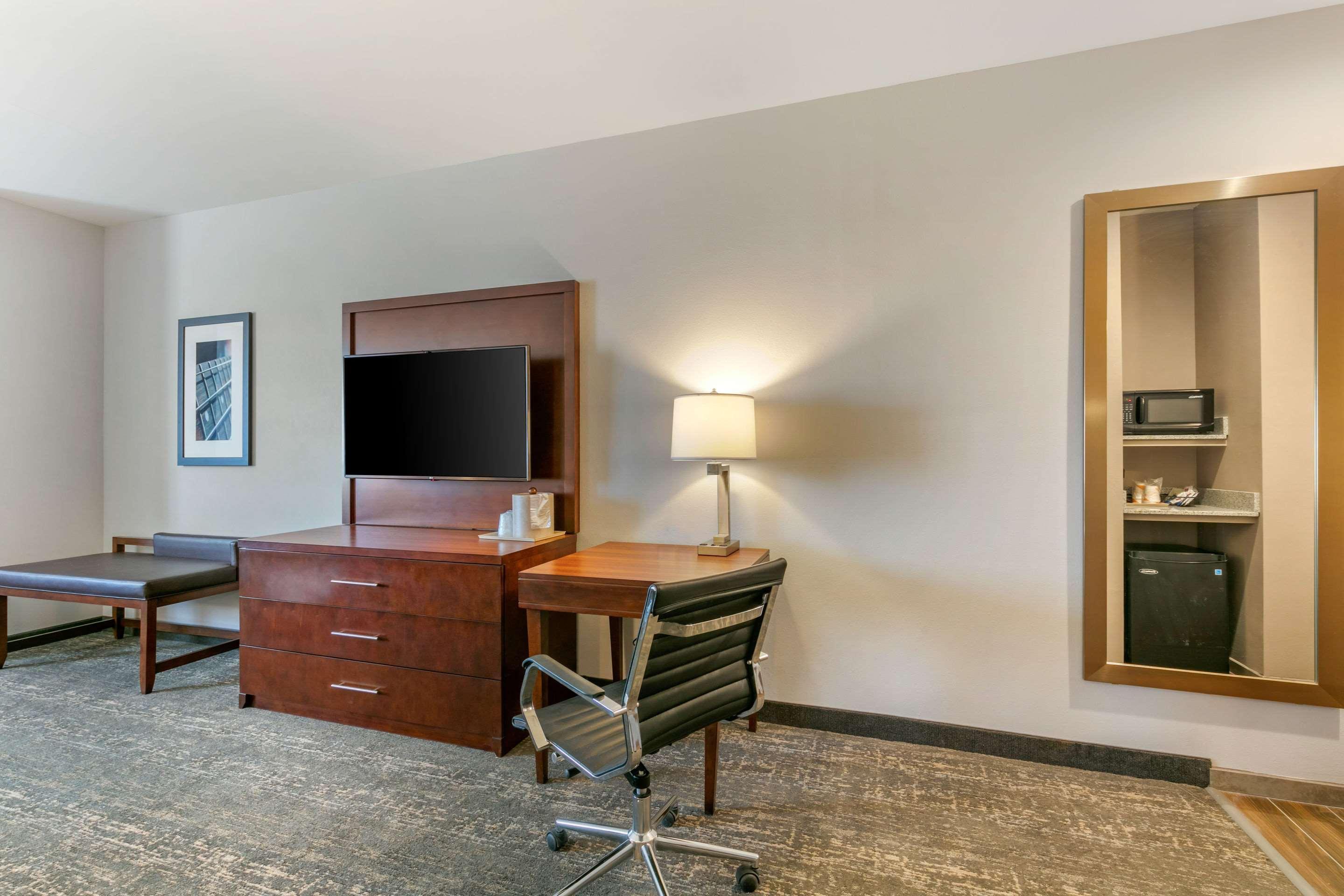 Comfort Suites North テューペロ エクステリア 写真
