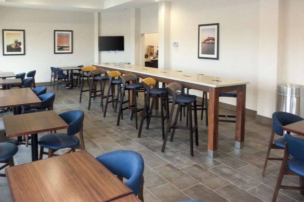 Comfort Suites North テューペロ レストラン 写真